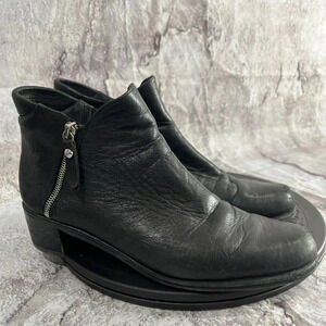 Stuart Weitzman Size 9.5 Womens Chelsea Boot Zip Moto Leather Block Heel